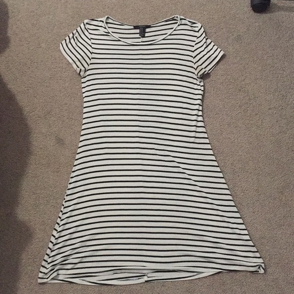 A black and white striped dress - Picture 1 of 4